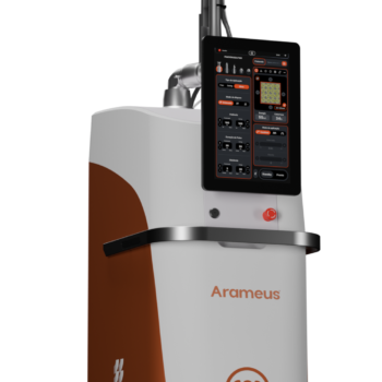 Arameus Laser CO2 Medical San - vista lateral do equipamento com braço articulado